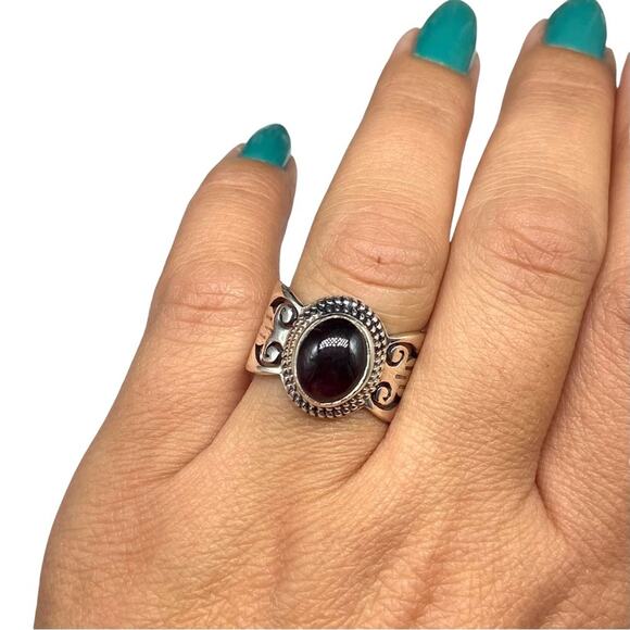 Garnet Ring Size 8 Solid 925 Sterling Silver Oval Cabochon Red Boho Jewelry - Picture 4 of 13
